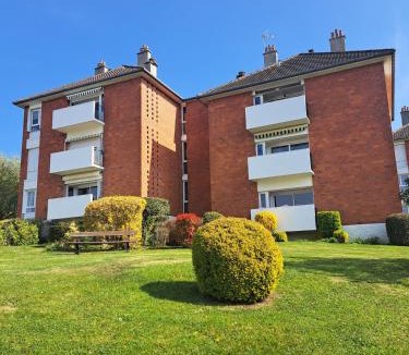 Vimoutiers Apartment | Charmant Appartement avec vue sur la ville de Vimoutiers