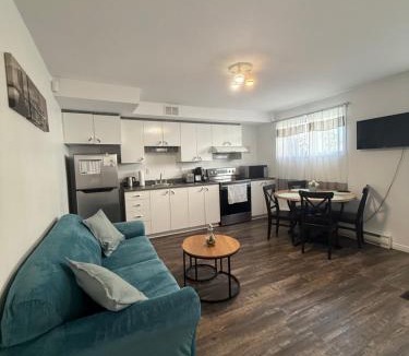 Saint-Hubert Apartment | Charmant appartement au sous-sol