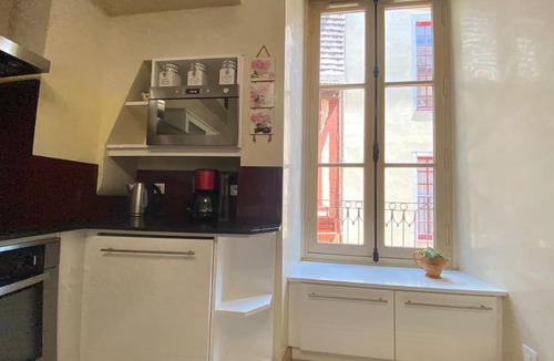 Republique Apartment | Charmant appartement - centre Cité Plantagenet!