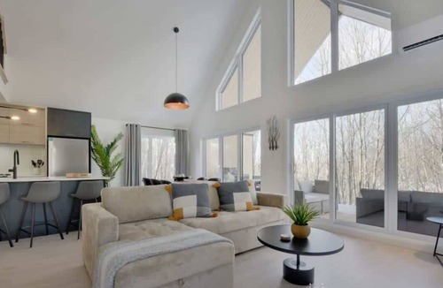 Pont-Rouge Ski Chalet | Charmant Boisé | Peaceful Getaway | Spa with Fores