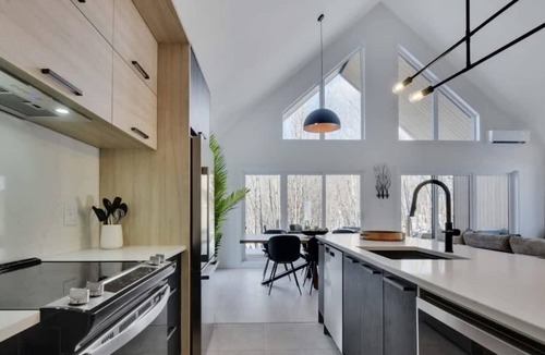 Pont-Rouge Ski Chalet | Charmant Boisé | Peaceful Getaway | Spa with Fores