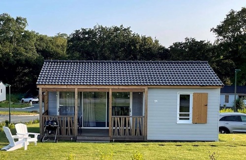 Pont-l'Abbe Ski Chalet | Charmant Chalet Dans un Parc Avec Piscine