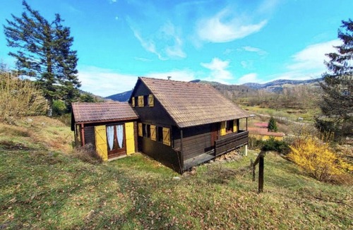 Le Menil Ski Chalet | Charmant Chalet Rustique Proche de la Bresse