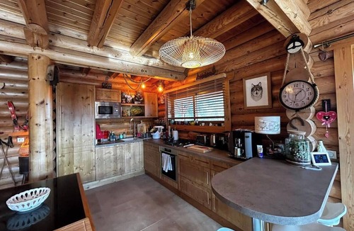 Roubion Ski Chalet | Charmant & confortable chalet 6 à 10 pers alt 1600 m