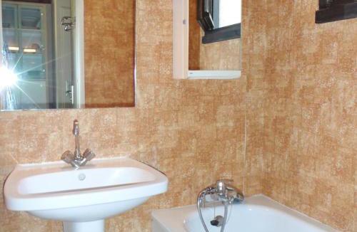 Cabourg Apartment | Charmant Cottage Normand avec Jardin, Proche Hippodrome, Piscine Chauffée et Tennis, Parking Privé - FR-1-487-288