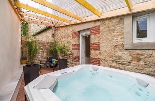 Guingamp Apartment | Charmant Duplex avec jacuzzi Guingamp centre