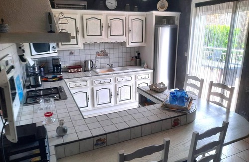 Montlibert House | Charmant ET Sans Chichis