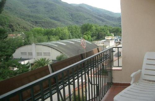 Amelie-les-Bains-Palalda Apartment | Charmant F2 avec Garage, Terrasse et Véranda, à 500m du Centre et 600m des Cures à Amélie-les-Bains - FR-1-703-131
