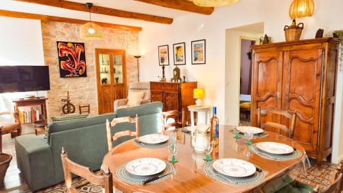 Chateauneuf-Villevieille Apartment | Charmante maison au calme - proche Nice - Piscine