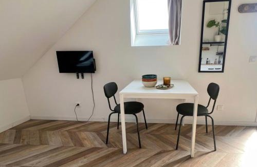 Saint-Barthelemy-d'Anjou Apartment | Charmant studio moderne avec jardin privé