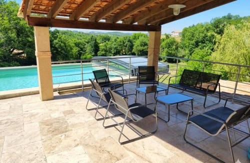 Saint-Benoit-de-Carmaux House | Charmant gîte de Lacrouzette avec piscine chauffée et bain balnéo proche d'Albi