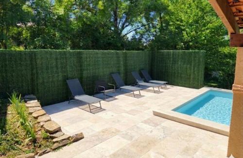 Saint-Benoit-de-Carmaux House | Charmant gîte de Lacrouzette avec piscine chauffée et bain balnéo proche d'Albi