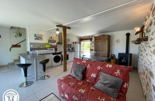 Beaufou House | Charmant Gîte à Beaufou avec Terrasse Privée - FR-1-426-581