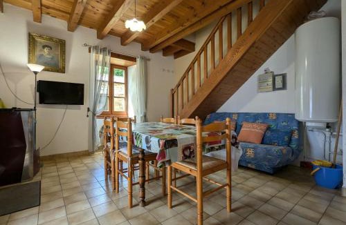 Pinols House | Charmant Gîte en Pierre avec 3 Chambres, Cour et Proximité Activités, Pinols - FR-1-582-252