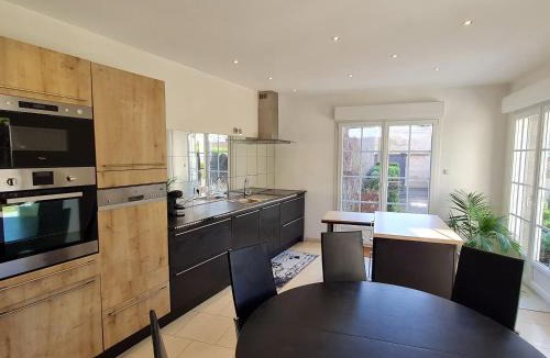 Blenod-les-Toul House | Charmant gîte près de Toul avec parking privé et terrasse - FR-1-584-361