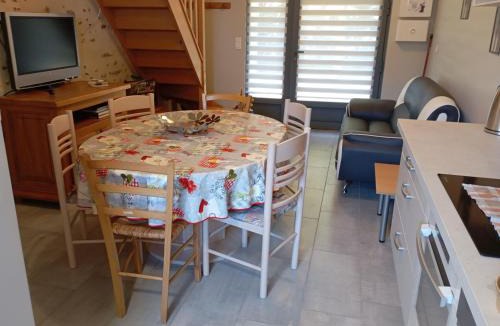 Saint-Benoit-sur-Loire House | Charmant Gîte Familial à Saint-Benoît-sur-Loire - 2 Chambres, Parking, Proche Patrimoine et Nature - FR-1-590-426