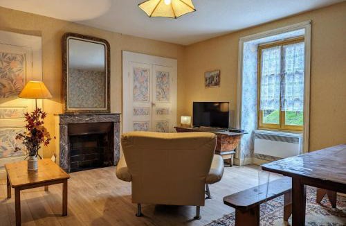 Saint-Didier-sur-Doulon House | Charmant Gîte Indépendant au Coeur d'un Village de Campagne avec Cour Fermée - FR-1-582-222