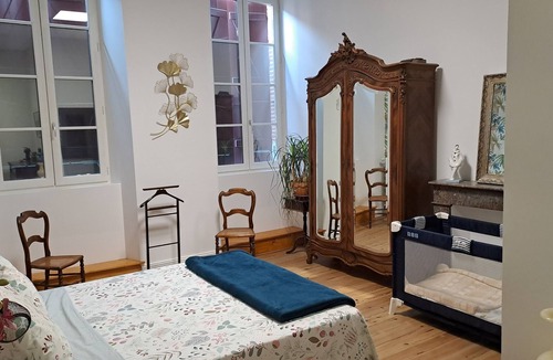 Beaumont-de-Lomagne Bed & Breakfast | Charmant Gite aux Beaux Volumes, Jardin Privé, Idéal en Familles