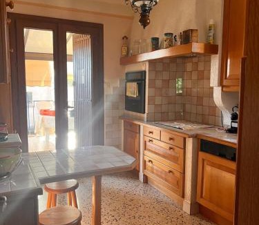 Volx Apartment | Charmant haut de Villa
