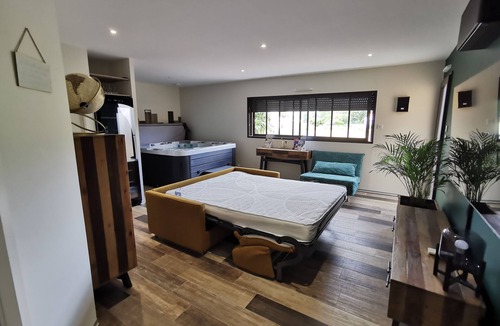 Les Landes-Genusson Apartment | Charmant Logement Avec Jacuzzi Proche Puy Du Fou