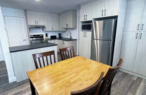 Riviere-du-Loup Regional County Municipality Apartment | Charmant logement de 2 chambres, centre-ville RDL, près de l’hôpital