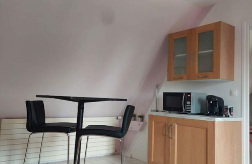Limeray Apartment | Charmant Logement Avec Piscine Près D'amboise