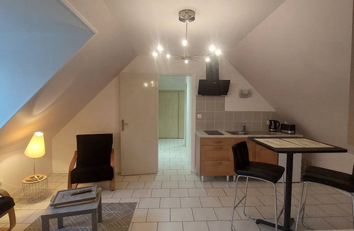 Limeray Apartment | Charmant Logement Avec Piscine Près D'amboise