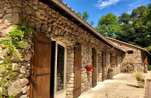 Nontron House | Charmant Petit Moulin Début XIV