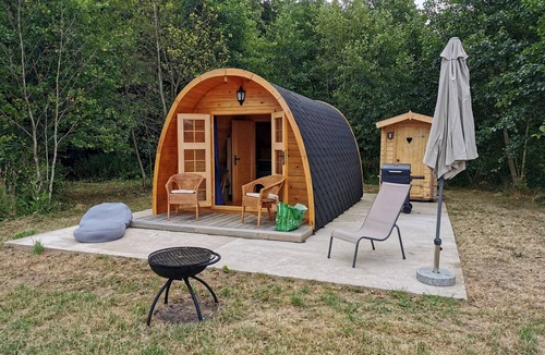 Nielles-les-Ardres Cabin | Charmant POD en Bois Près D'un Plan D'eau