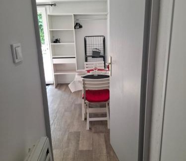 La Cote-Saint-Andre Apartment | Charmant studio RDC avec terrasse, parking & cuisine équipée