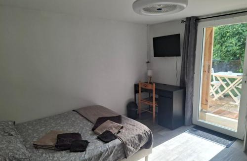 La Cote-Saint-Andre Apartment | Charmant studio RDC avec terrasse, parking & cuisine équipée