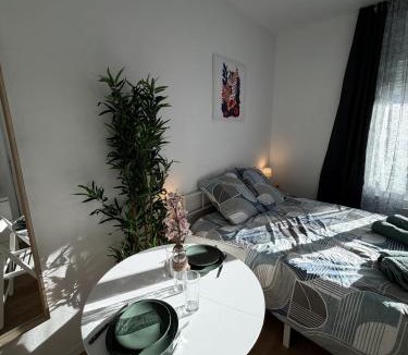 Saint-Quentin Apartment | Charmant Studio à 10 min de la gare
