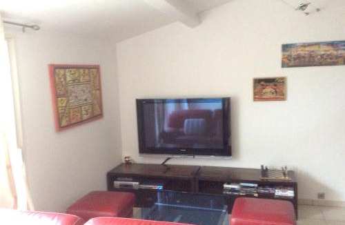 Lunel-Viel Apartment | Charmant Studio à Lunel-Viel 50 m² avec Piscine Partagée