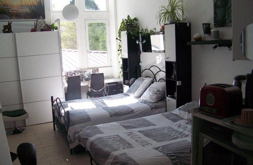 Sud Loire Apartment | Charmant STUDIO au Calme Tout Confort Dans Château Néo Gothique proche ZENITH COMET ORLEANS Parking Voiture Gratuit WIFI Haut Débit Rue des Montées
