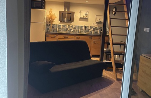 Aimargues Apartment | Charmant Studio Avec Jacuzzi et Terrasse