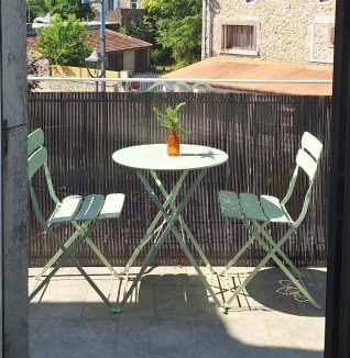 Ruoms Apartment | Charmant studio avec piscine