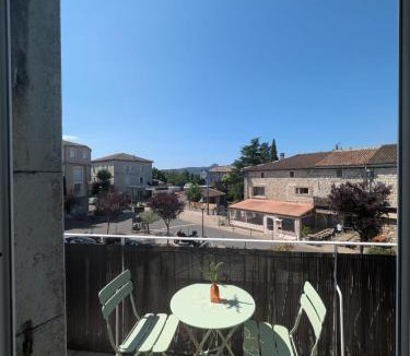 Ruoms Apartment | Charmant studio avec piscine
