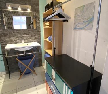 Bouguenais Apartment | Charmant studio calme avec terasse & parking privé