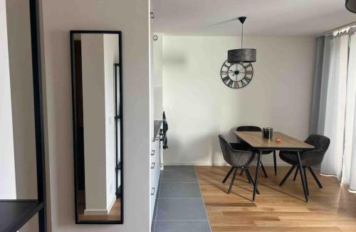 Eaux-Vives Jeu-de-l'Arc Apartment | Charmant Studio