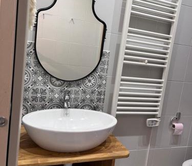 Chaville Bed & Breakfast | Charmant studio en rez de jardin Chaville