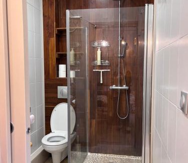 Chaville Bed & Breakfast | Charmant studio en rez de jardin Chaville