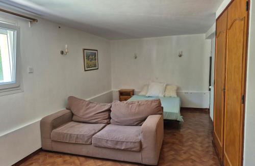 Greoux-les-Bains Apartment | Charmant studio centre village