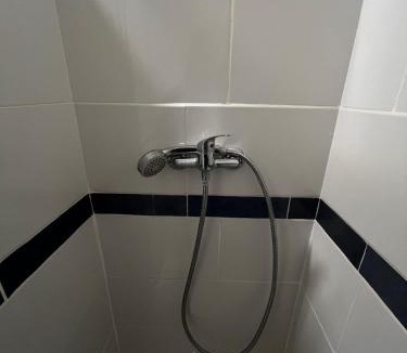 Mantes-la-Jolie Apartment | Charmant Studio Mantes-La-Jolie