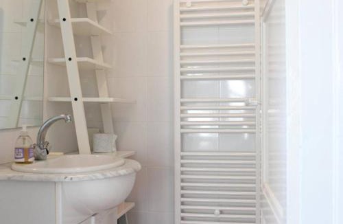 La Baule-Escoublac Apartment | Charmant Studio Rénové, Idéalement Situé à La Baule, Proche Plage et Commodités - FR-1-245-86