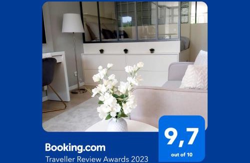 Saint-Rambert Apartment | Charmant Studio sur cour à LYON 9e Mont d'or