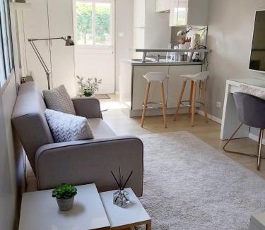 Saint-Rambert Apartment | Charmant Studio sur cour à LYON 9e Mont d'or