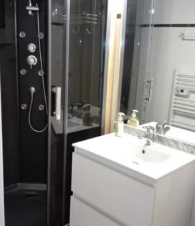 Les Angles Apartment | Charmant T2 avec cabine fermée et terrasse