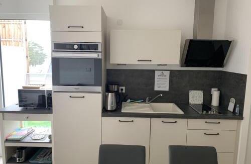 Fort-Mahon-Plage Apartment | Charmant T2 en centre-ville avec balcon, parking privé et équipements bébé à Fort-Mahon-Plage - FR-1-482-99