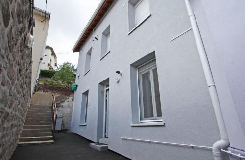 Epinal Apartment | Charmant T2 rénové avec cour privée - centre d'Épinal, proche gare et commodités - FR-1-589-265