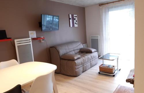Argeles Gazost Apartment | Charmant T2 rénové RDC Résidence quartier pavillonnaire